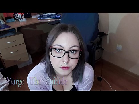 ❤️ 안경을 쓴 섹시한 여자가 카메라에 딜도를 빤다. ❌ 포르노 ko.pornmega-com.ru에서 ❌❤