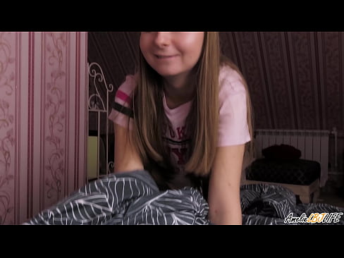 ❤️ 블론디는 그녀의 BFF를 깊이 빨아 먹고 그녀의 입에 정액을 가져옵니다. ❌ 포르노 ko.pornmega-com.ru에서 ❌❤